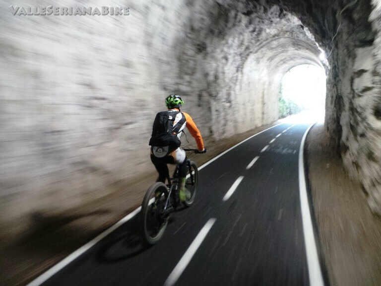 le caratteristiche Gallerie a Lisso - valle seriana bike