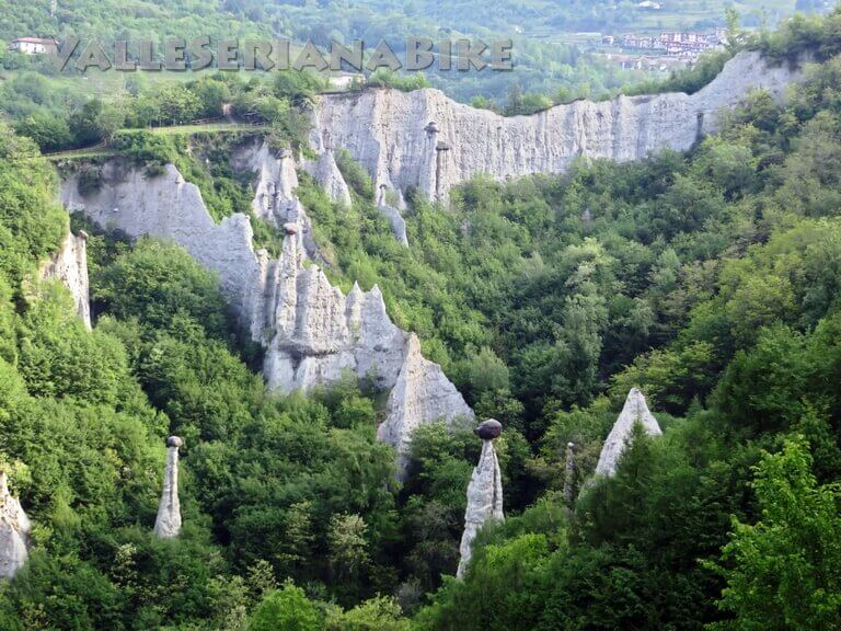 le piramidi di erosione di Zone - valle seriana bike