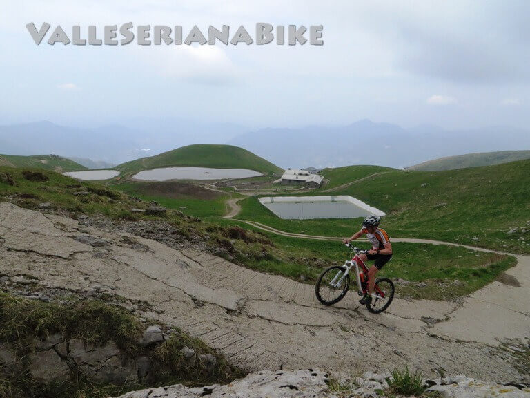 ultimo strappo prima del rifugio Almici - valle seriana bike